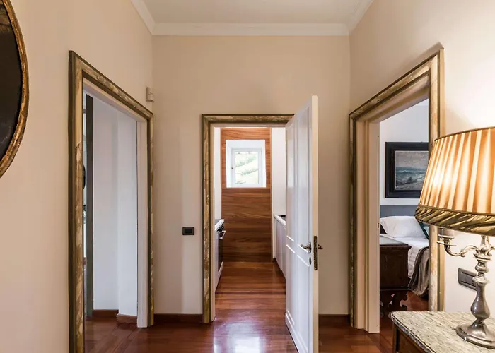 The Rent - One-bedroom In A Quiet, Classically Styled Corner Near The Quirinale Roma