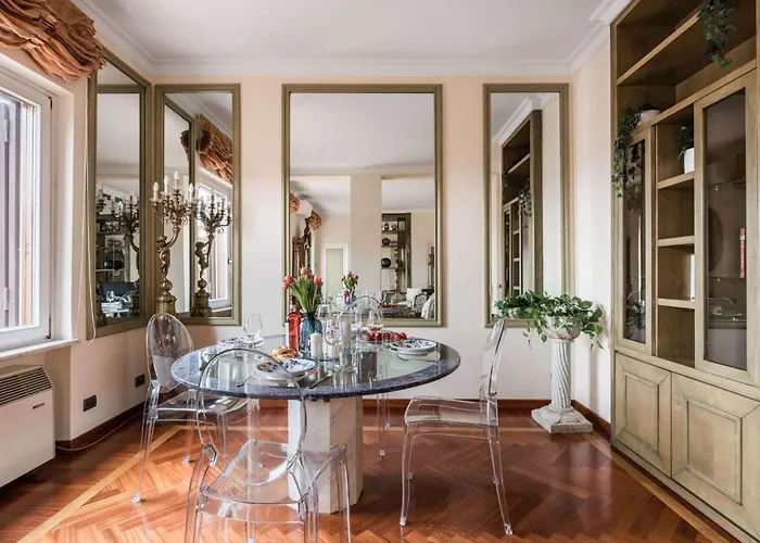The Rent - One-bedroom In A Quiet, Classically Styled Corner Near The Quirinale Roma