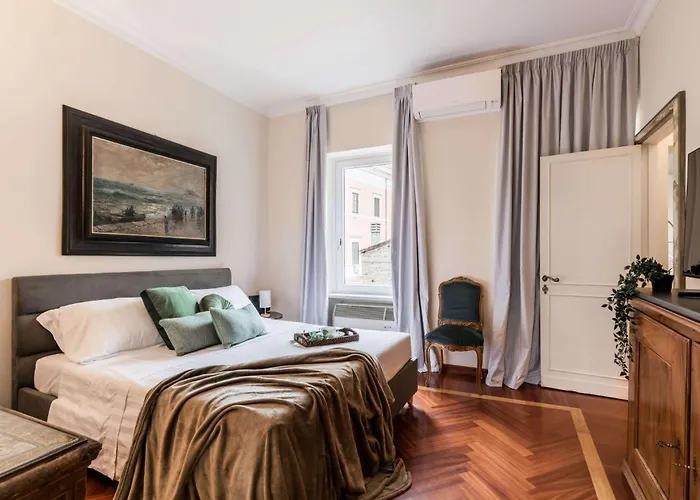 The Rent - One-bedroom In A Quiet, Classically Styled Corner Near The Quirinale