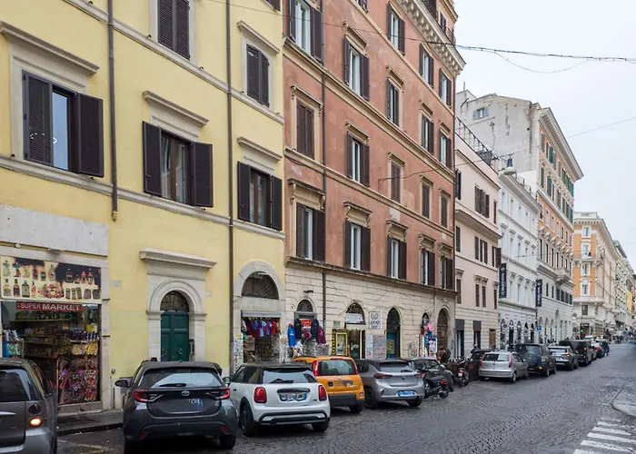 The Rent - One-bedroom In A Quiet, Classically Styled Corner Near The Quirinale Roma