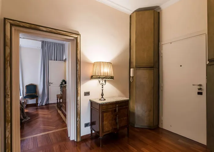 The Rent - One-bedroom In A Quiet, Classically Styled Corner Near The Quirinale Apartamento *