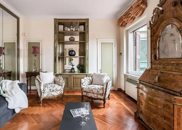 The Rent - One-bedroom In A Quiet, Classically Styled Corner Near The Quirinale Apartamento