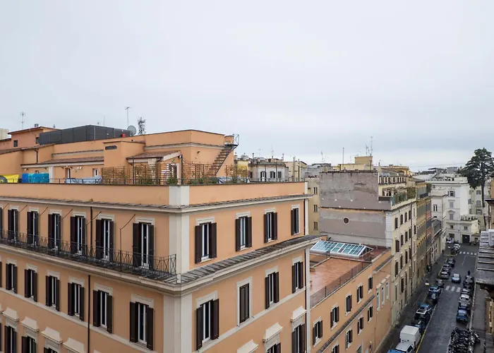 The Rent - One-bedroom In A Quiet, Classically Styled Corner Near The Quirinale * Roma