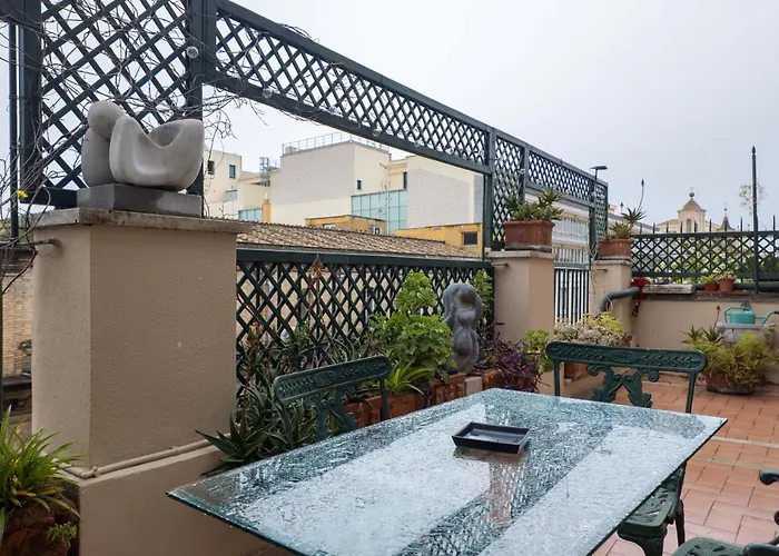 The Rent - One-bedroom In A Quiet, Classically Styled Corner Near The Quirinale Apartamento Roma
